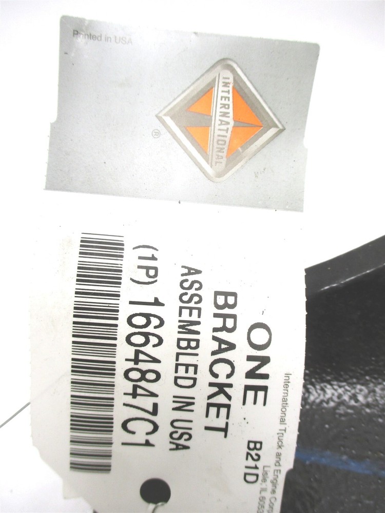 1664847C1 NEW OEM INTERNATIONAL SHOCK ABSORBER MOUNTING BRACKET UPPER
