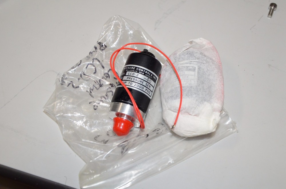 Pressure Controls LCD-2-40 Pressure Sensor Switch NEW Open Box LCD2-40