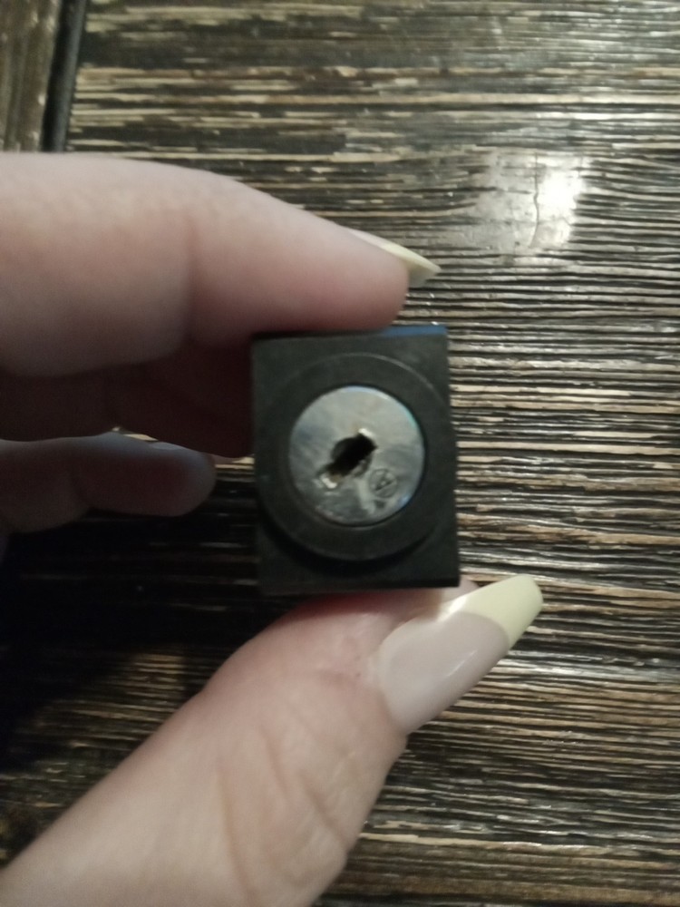 Fuji Electric AH165-J0A-A Key Selector Switch ( NO KEY)