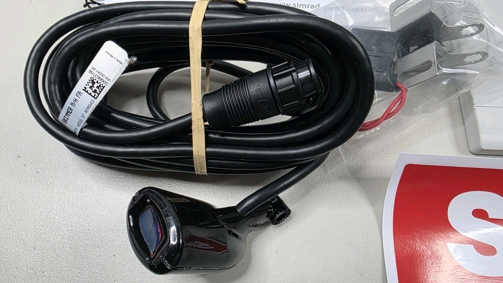 Simrad GO9 XSE Chartplotter / Fishfinder – Complete Kit w/ HS Skimmer M/H.