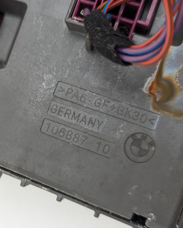 BMW E88 E90 E92 E84 1/3 Series Power Distribution Fuse Box 9119447
