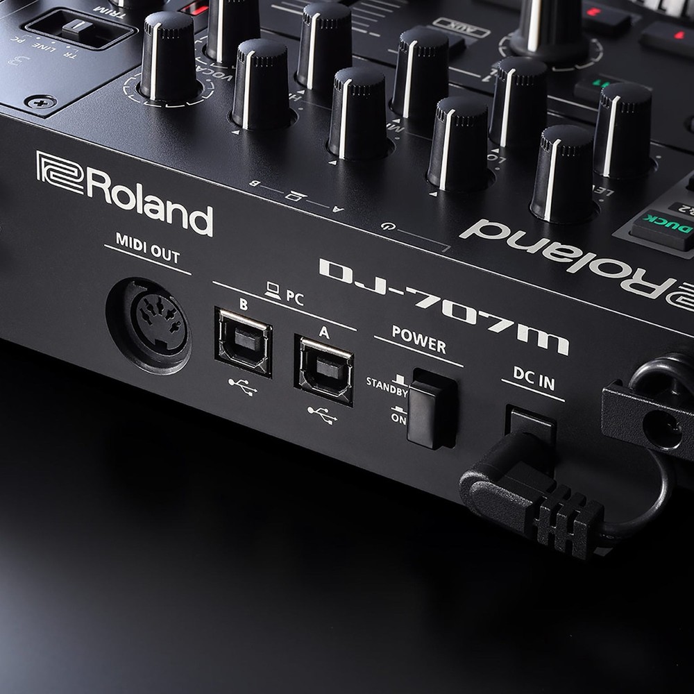 Roland: DJ-707M DJ Controller (Serato)