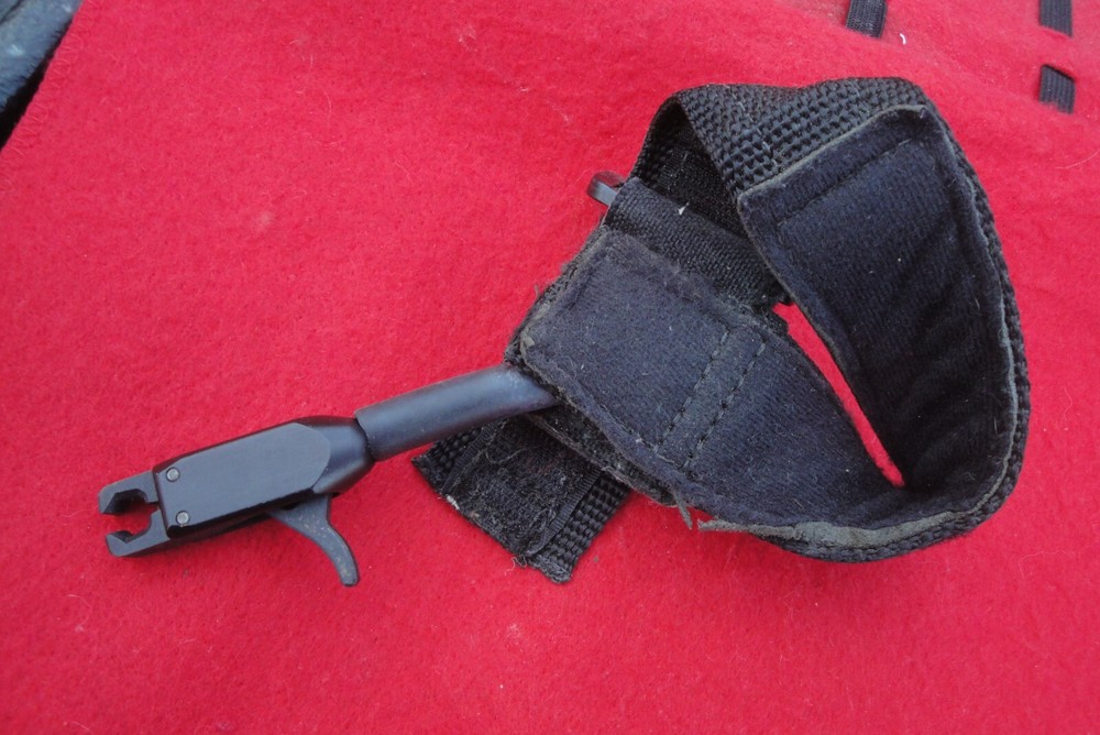 TRU-FIRE RELEASE BOW BLACK WRIST STRAP GREAT SHAPE WORKS GREAT