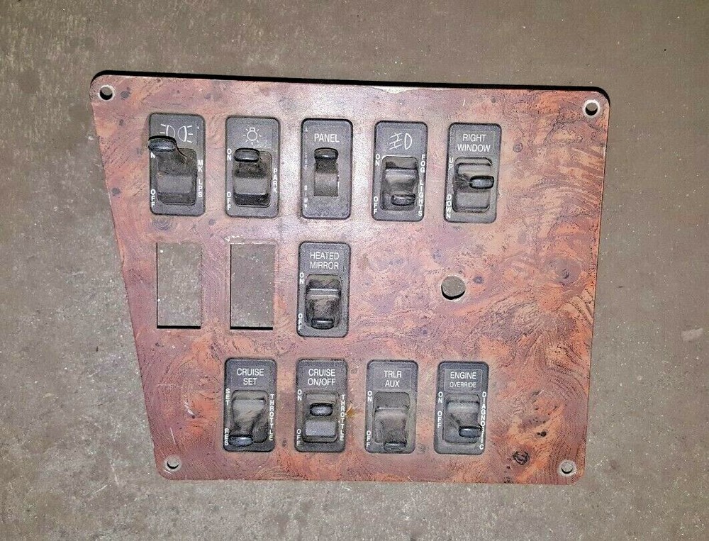 INTERNATIONAL DASH PANEL A-8969P 052355