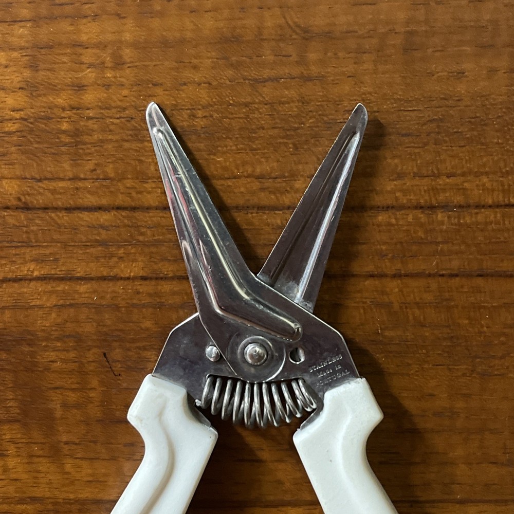 Pampered Chef Multi-Purpose Kitchen Shears/Scissors White 1075 NO HOLDER