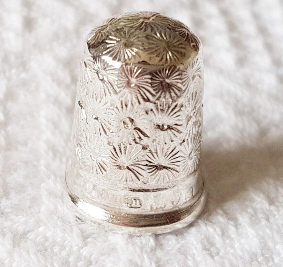 THIMBLE ~ Early 1900's ~Daisy Pattern ~ Sterling Silver (Chester) ~ C Horner