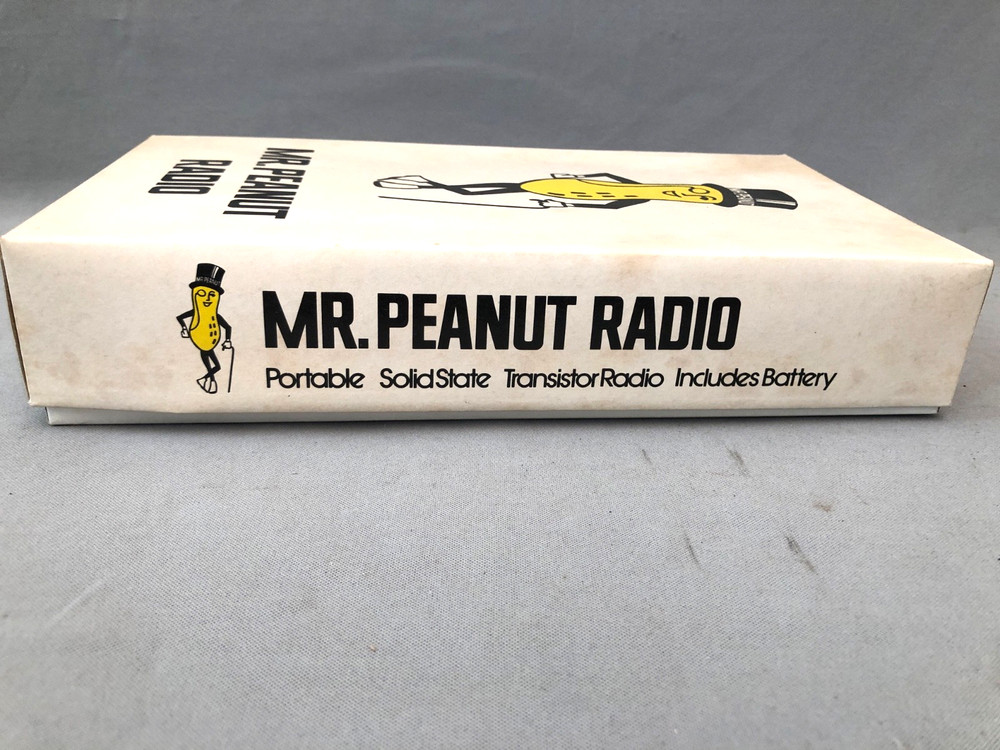 VINTAGE MR PEANUT TRANSISTOR RADIO WORKING