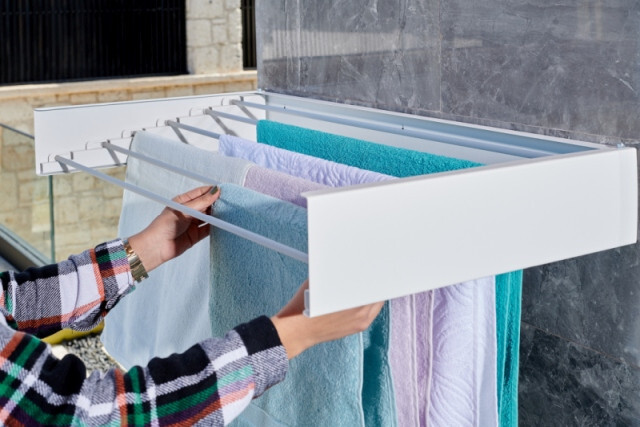 Collapsible indoor outdoor laundry rack