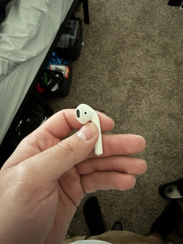 Apple AirPods 2nd Generation with Charging Case - White