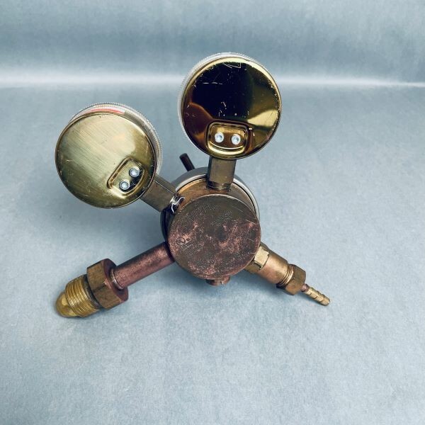 Smith Multistage Gas Regulator CGA 320 Inlet