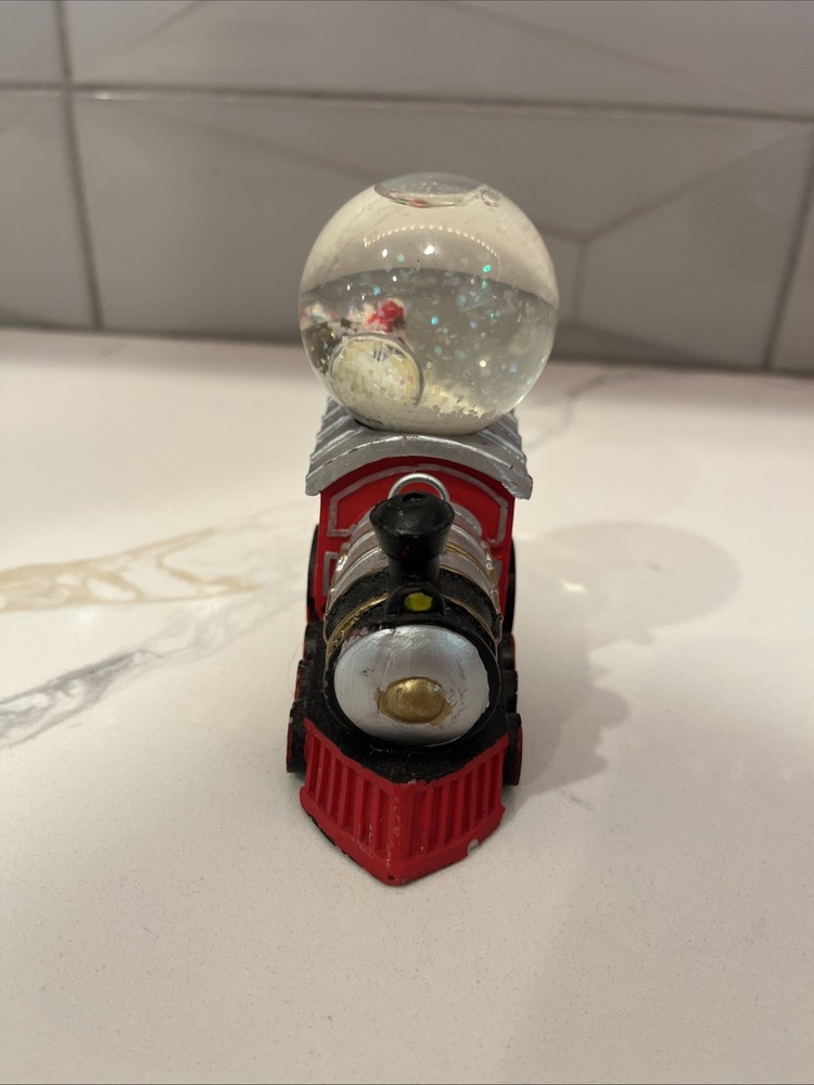 F.A.O SCHWARZ 4- piece Train Snow Globe Set