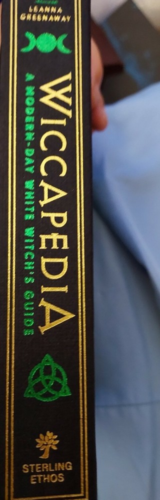 Wiccapedia A Modern-Day White Witch's Guide Book