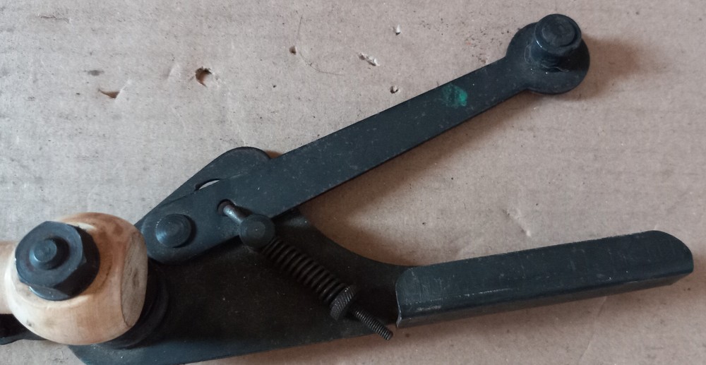 Vintage Clay Pigeon Thrower - Used