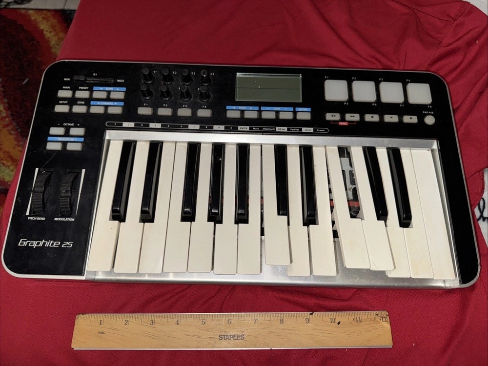 SAMSON GRAPHITE 25 (USB MIDI CONTROLLER KEYBOARD) (UNTESTED)