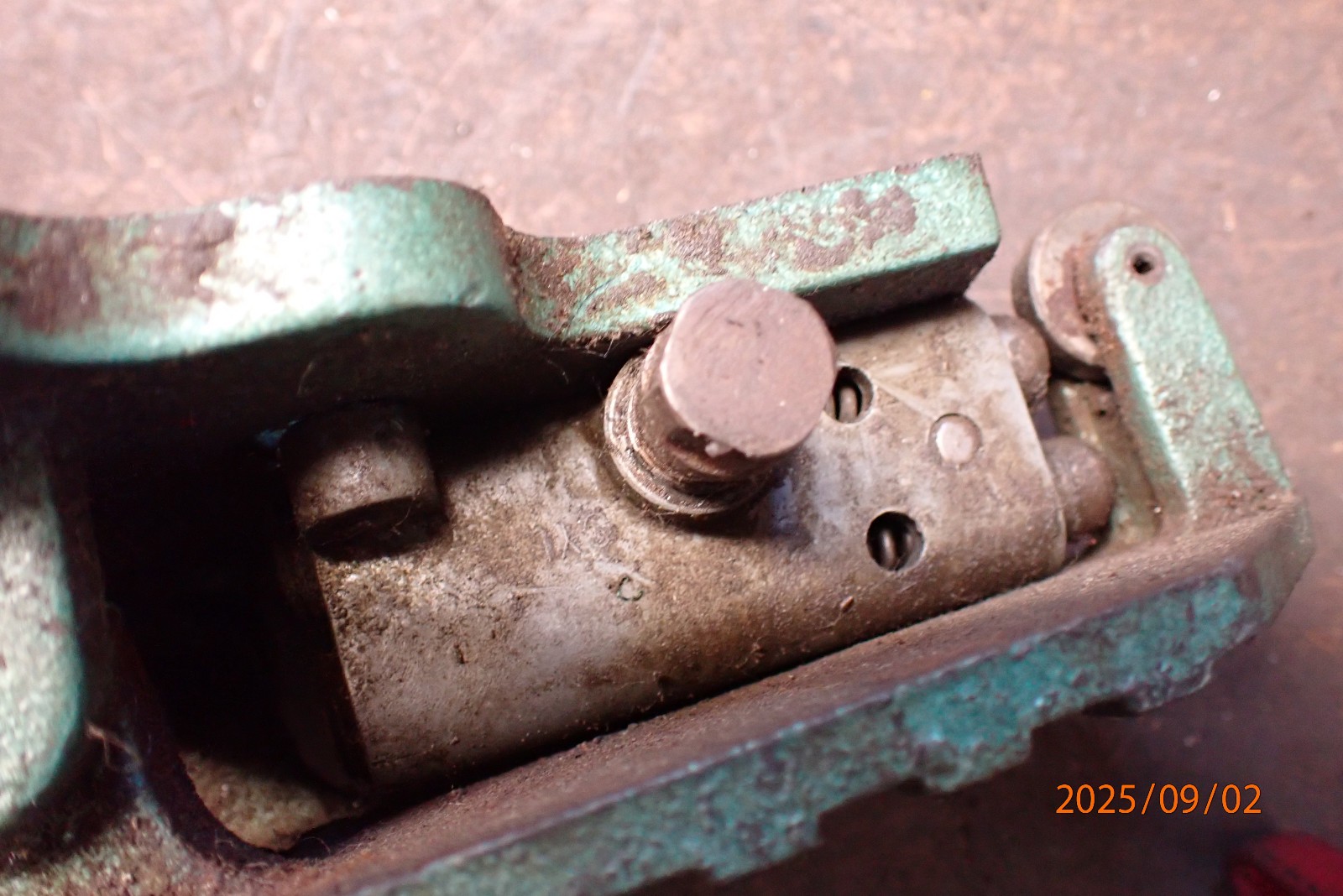 LOT A: OLDER HEINRICH PNEUMATIC AIR FOOT CONTROL PEDAL WORKS LEAKS