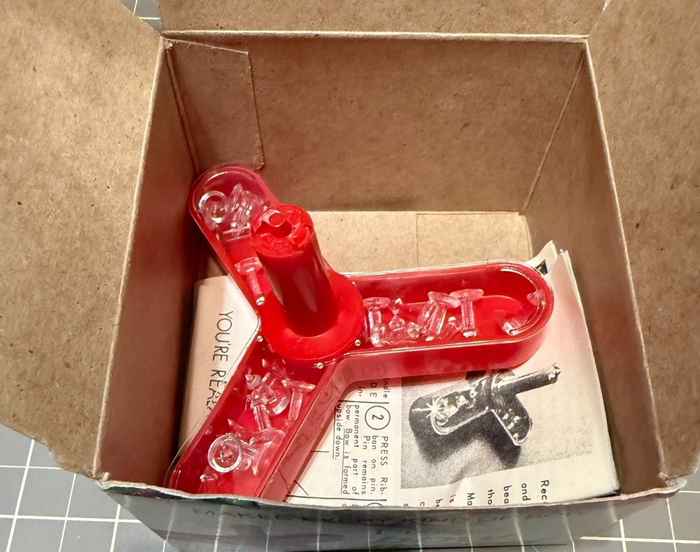 Vintage 1985 Pixie Bow Maker 22 Pins Instruction Book Model 2702