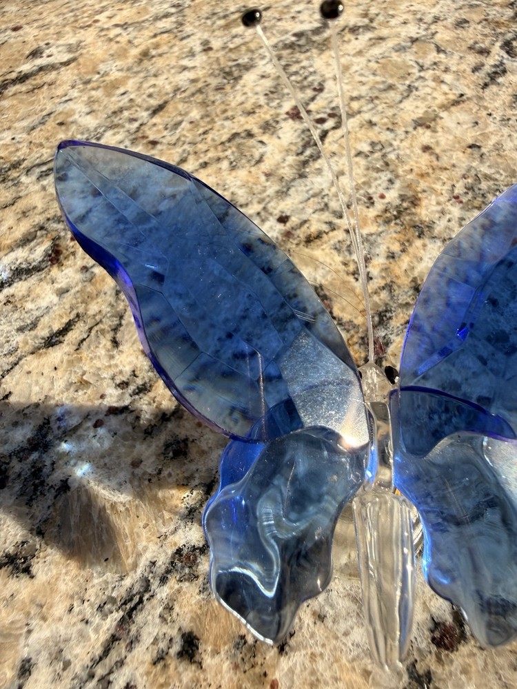 Glass Butterfly light Up. Untested. Needs Battery