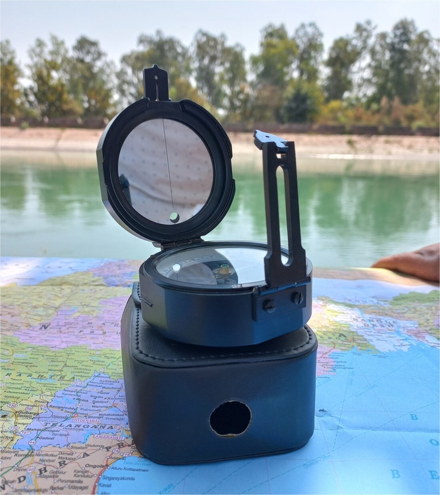 Vintage Black Brunton Compass with leather case (Functional)