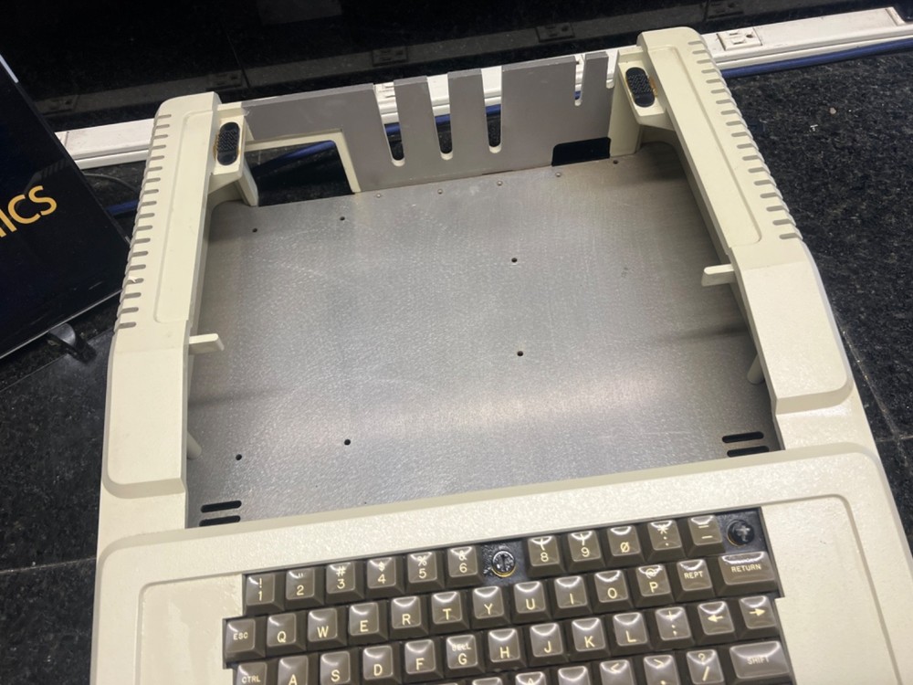 APPLE II PLUS EMPTY CASE FOR MODS!