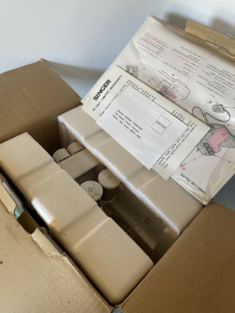 Singer Tiny Serger Electric Overedging Machine Sewing TS380A Tested Working