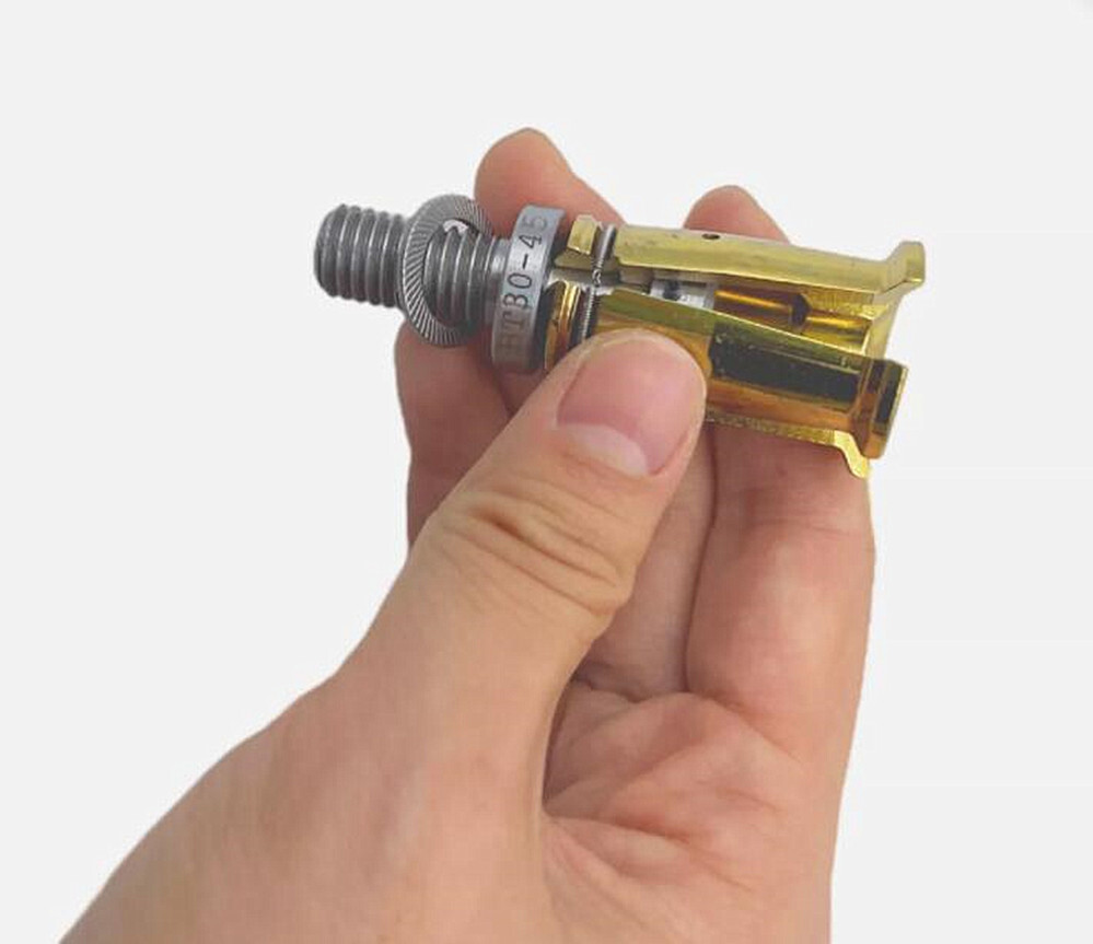 BT30 4 Petal Clamp Pull Claw CNC Spindle 45 Degree Outer Screw Pull Part 1Pcs