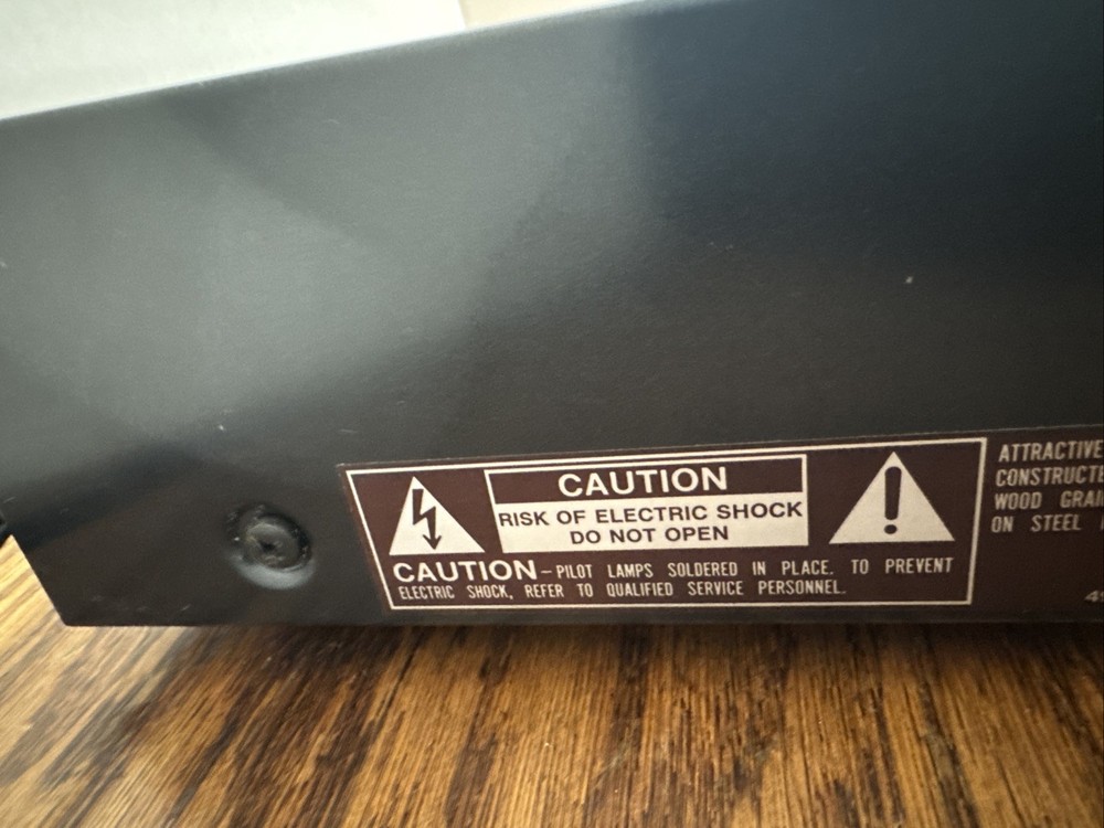 Hitachi HGE-1100 Graphic Equalizer Tested And Fully Functional.