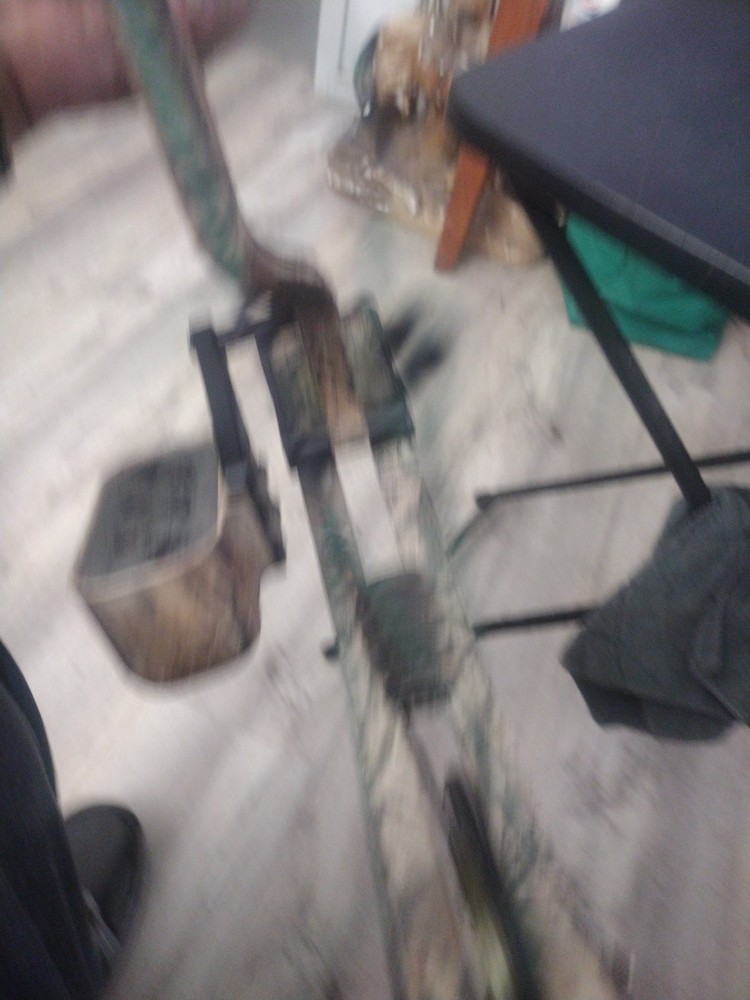 REFLEX RIDGELINE Compound Bow With Arrow Holder And Stabilizer