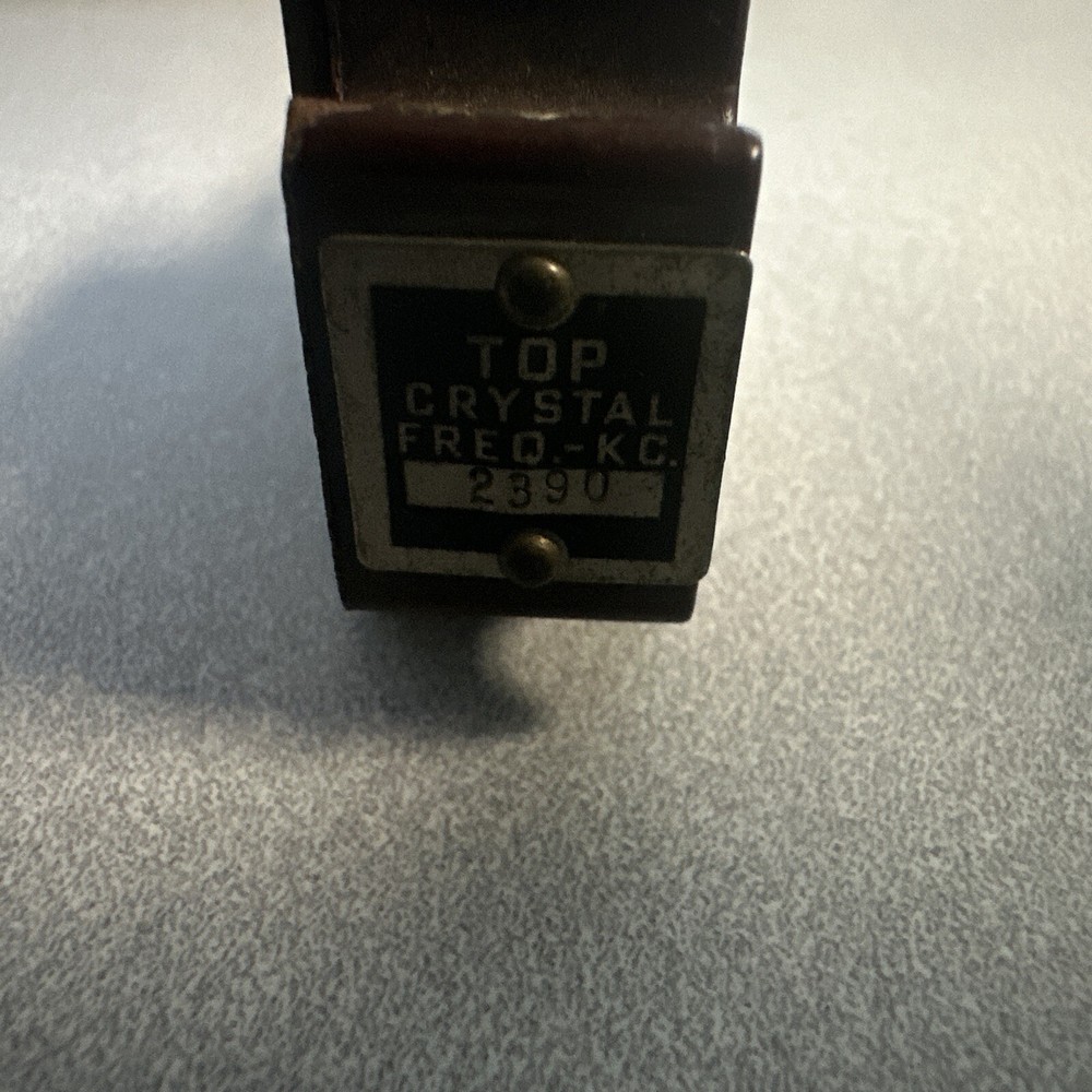 Crystal Holder Type -FT-171-B. XTAL Freq. 2399KC. Signal Corps U.S Army.
