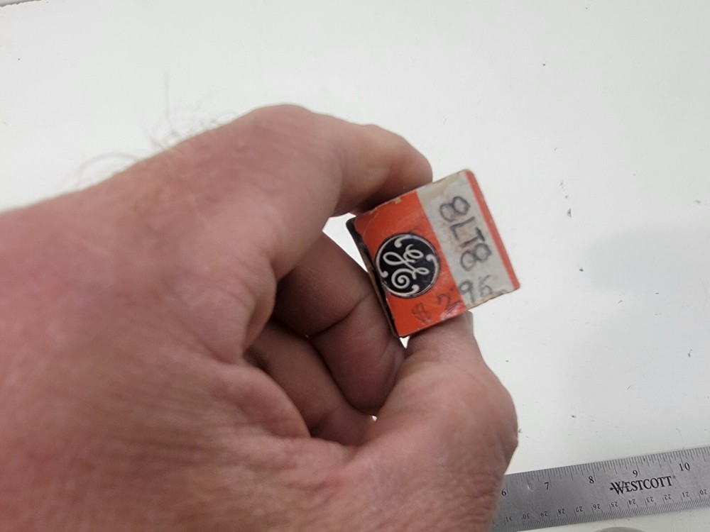 VINTAGE VACUUM ELECTRON TUBE 8LT8