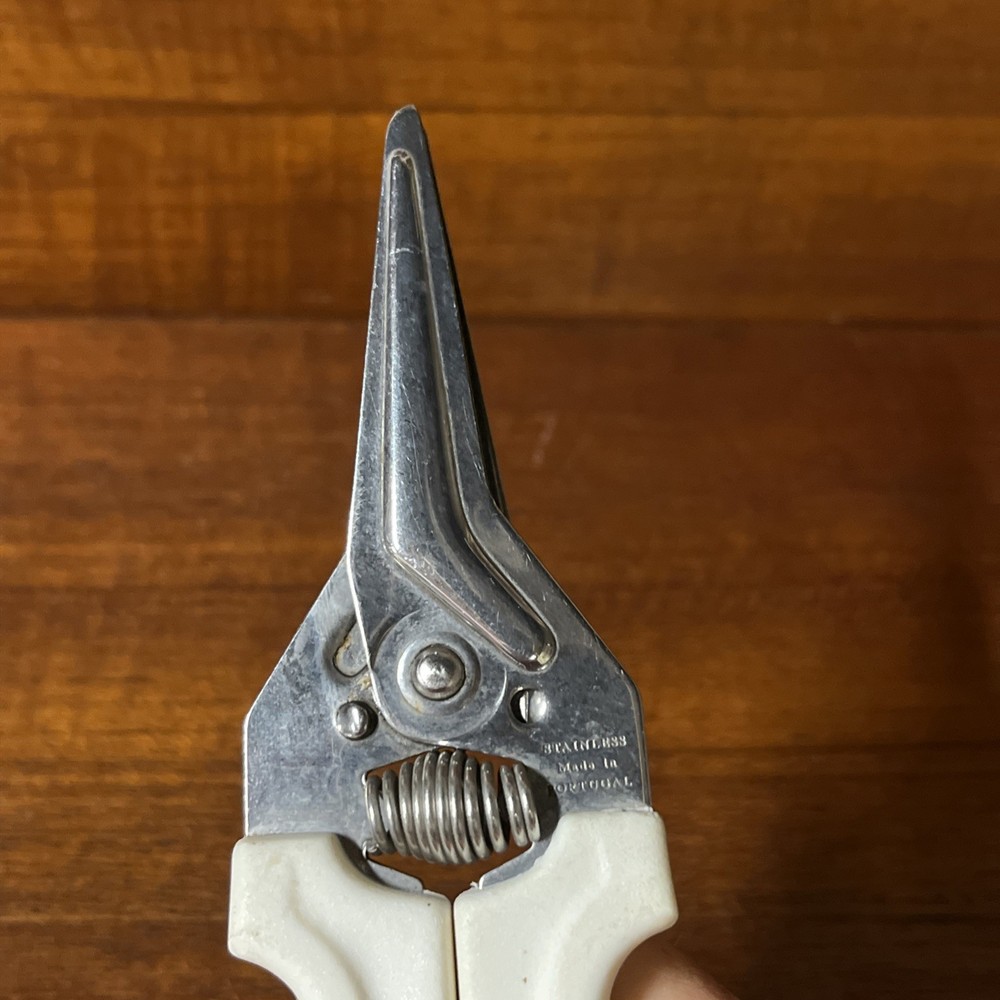 Pampered Chef Multi-Purpose Kitchen Shears/Scissors White 1075 NO HOLDER