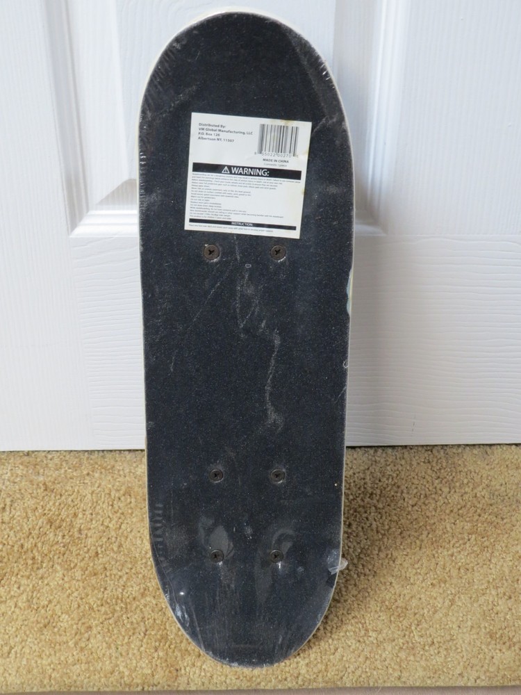 KISS 17 INCH MINI SKATEBOARD OFFICIAL SEALED 2011