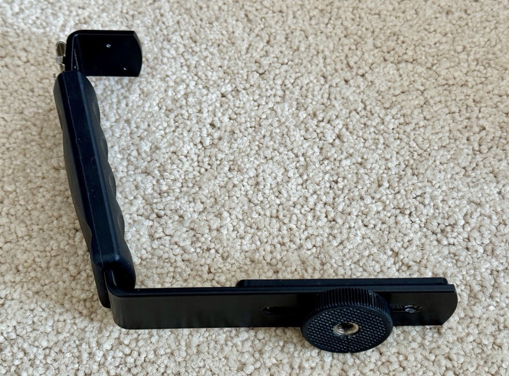 DSLR Camera Flash L Bracket Rubber Hand Grip - NEW