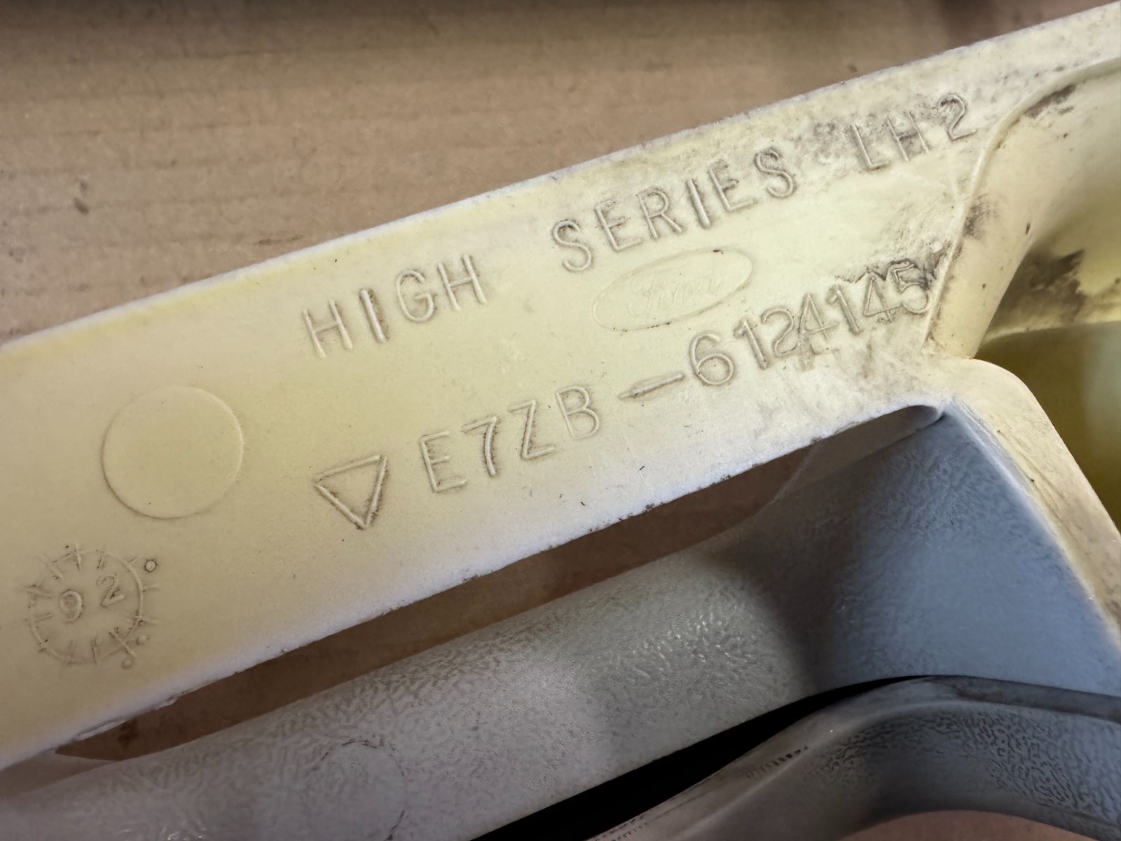 87-93 Ford Mustang White Door Pull Handles Door Armrest Handle FEATURE 7-UP OEM