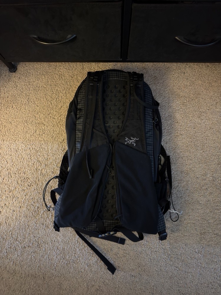 Arc'teryx Aerios 18 Backpack - Black
