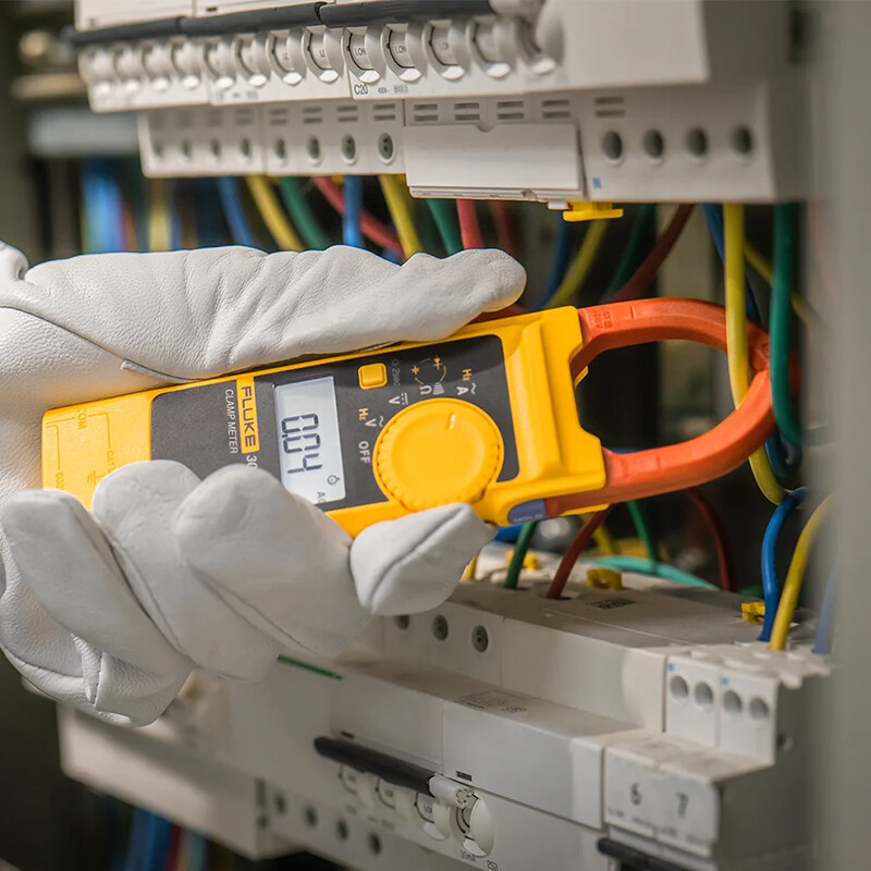 Fluke 301D AC/DC Clamp Meter 600A 600V Voltage Current Frequency Backlight