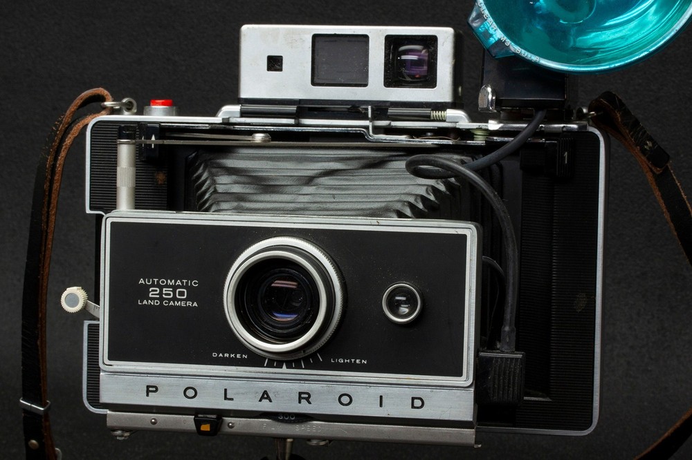 Vintage Polaroid Automatic 250 Land Camera with Flash
