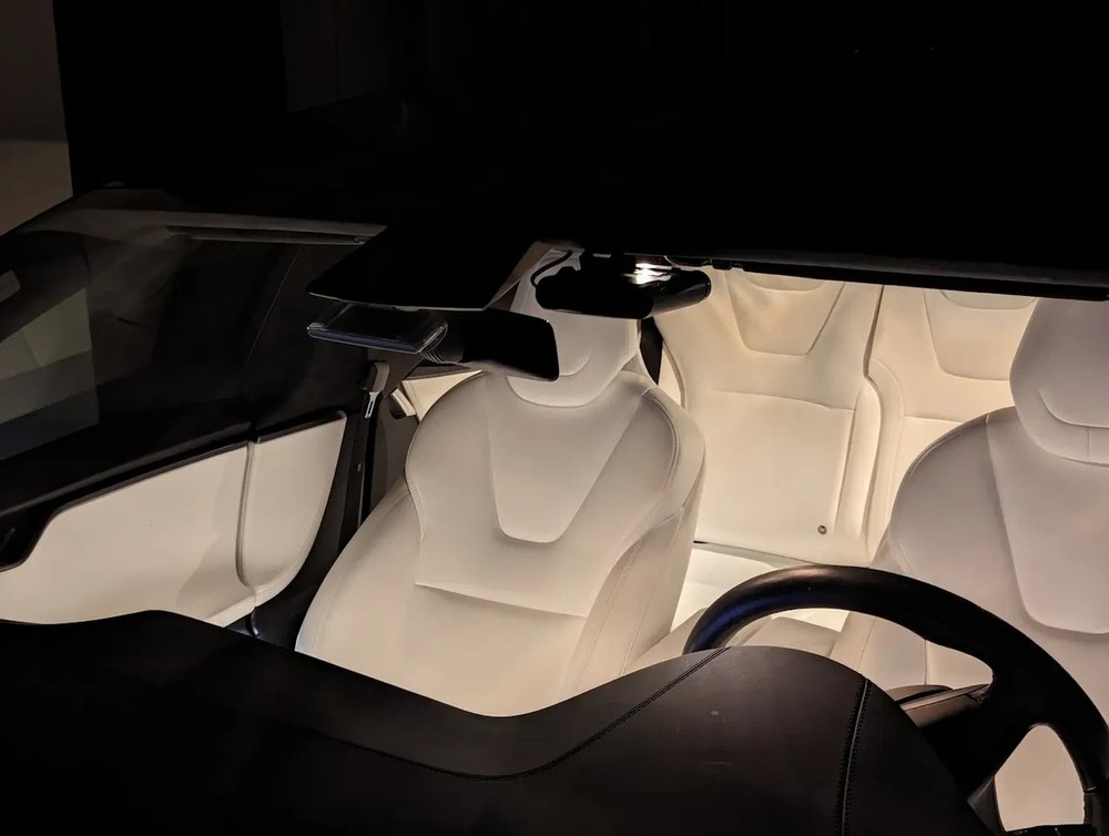 Headliner clip mounting system for Escort Radar Detector