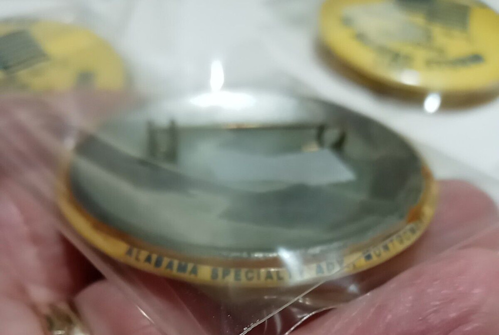 VINTAGE DESERT STORM PINBACK BUTTON