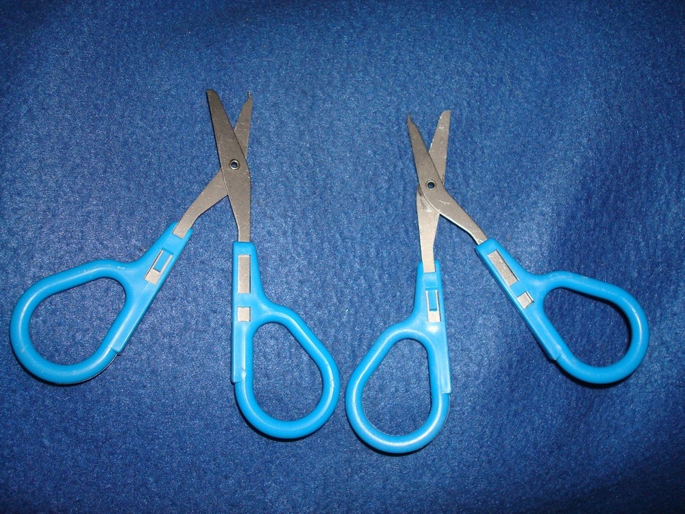 2-Pcs Unique Embroidery Craft Scissors with One Hook Blade -Sewing Thread Cutter