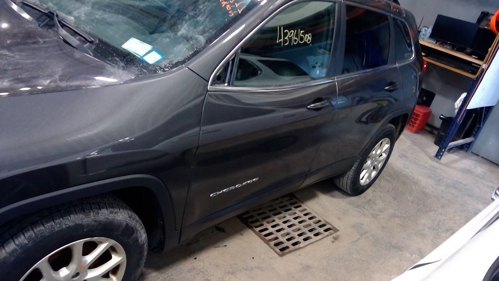 CHEROKEE 2018 Air Shutter 12696122