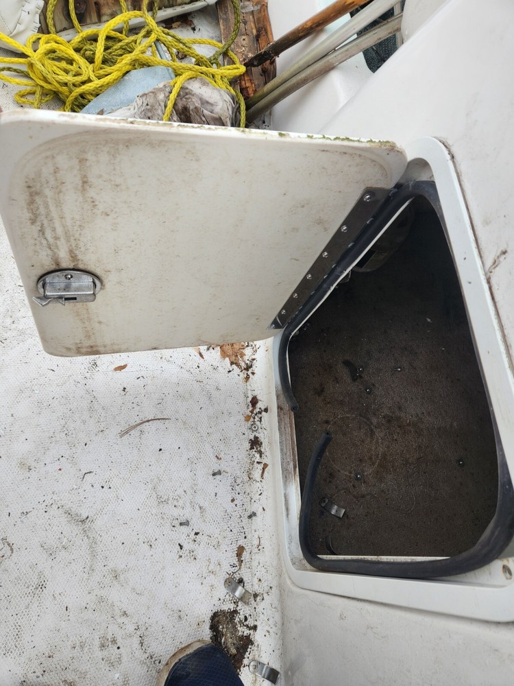 2005 HURRICANE DECK BOAT STORAGE COMPARTMENT DOOR WITH FRAME. PARTING OUT