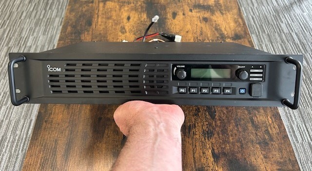 ICOM IC-FR5000 VHF repeater used.