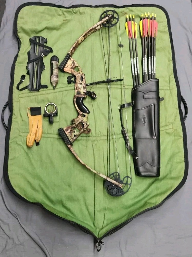 PSE Triton Bow, Complete Setup, EUC, 29" Draw, 70 Lbs Max, W/Arrows & Soft Case