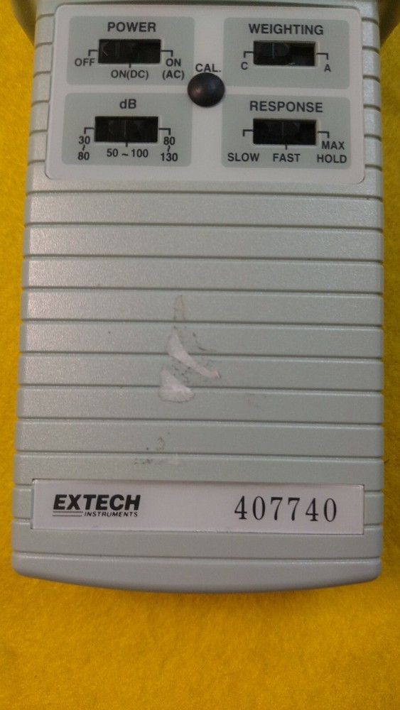 EXTECH INSTRUMENTS SOUND LEVEL METER W/ CASE (NOT A FULL SET-LOOK CLOSELY!)