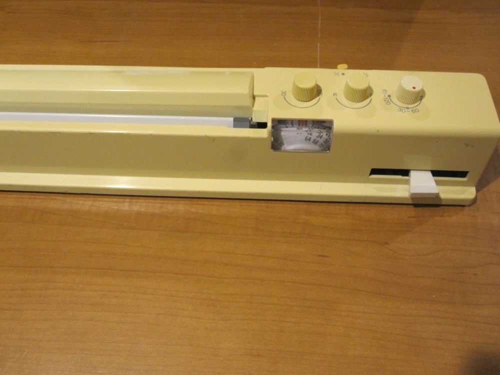 Silver Reed Singer Studio Knitting Machine Knit Radar KR-7 with Patterns, Extra