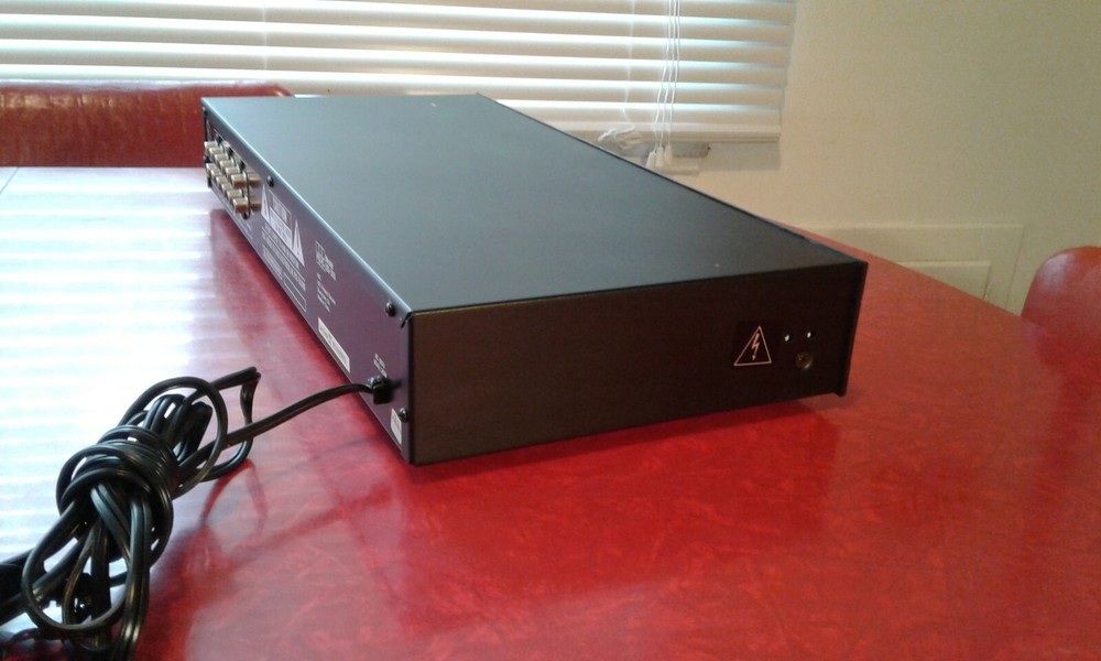 ADC SOUND SHAPER SS-310 STEREO FREQUENCY EQUALIZER . Beautiful