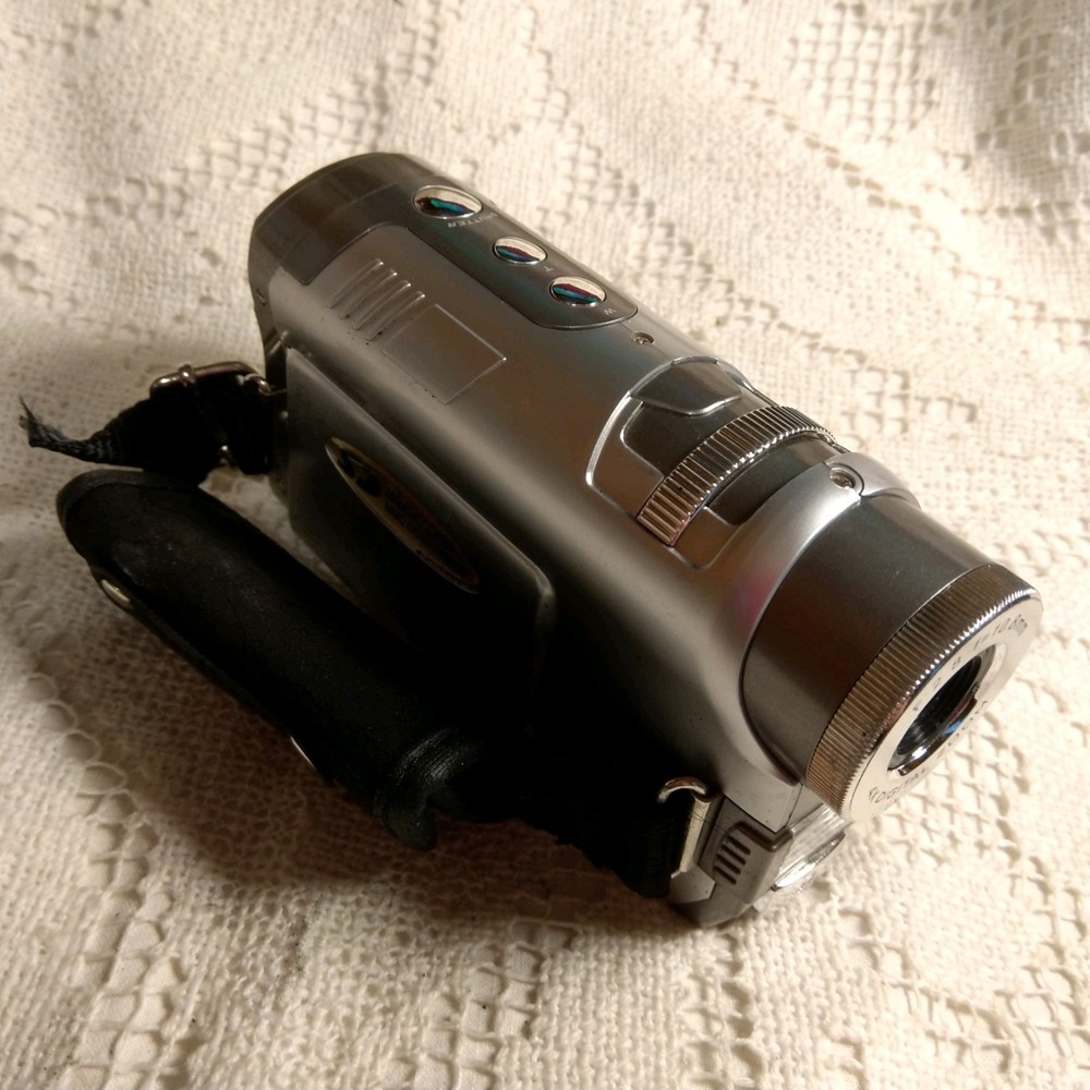 DIGITAL VIDEO 6.6 MEGA PIXEL CAMERA & CASE WIRES BOOKLET CD UNTESTED CLEAN