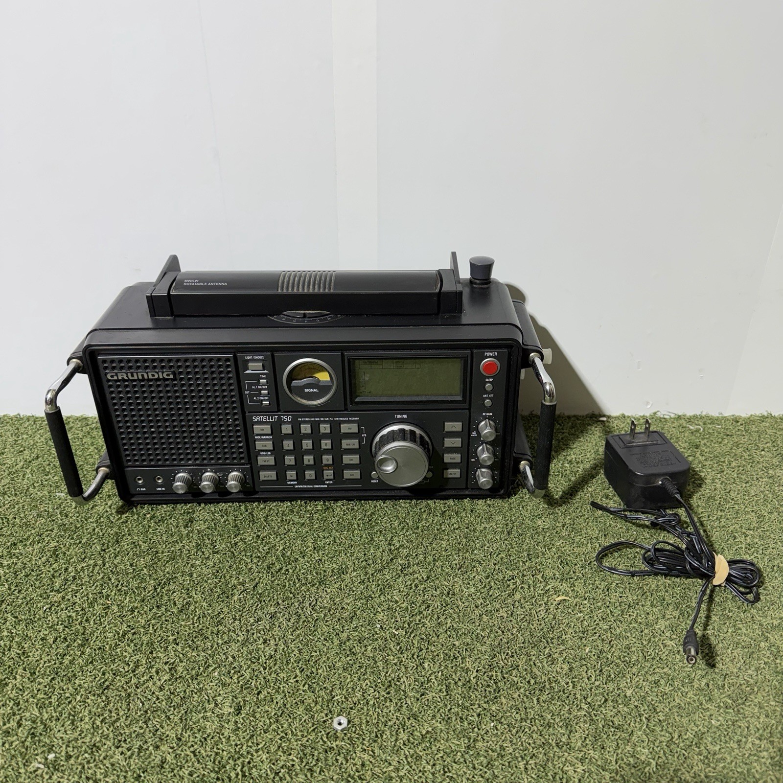 Grundig SATELLIT 750 AM/FM-/SW/AW BAND RADIO Single Side Band W/ Power Cord