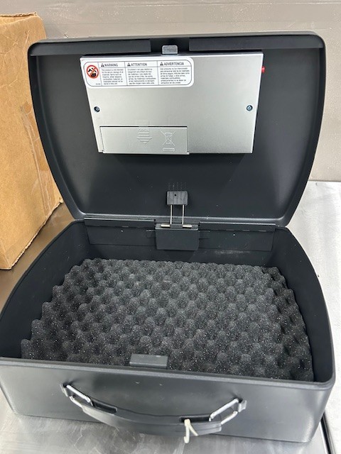 SentrySafe P008E portable small safe