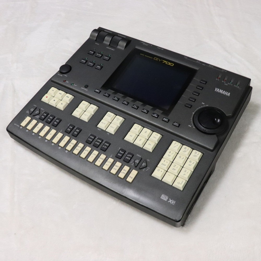 YAMAHA QY700 [MP01058]